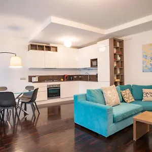 Apartment Authentic Yet Modern Retreat In Center, Lecco